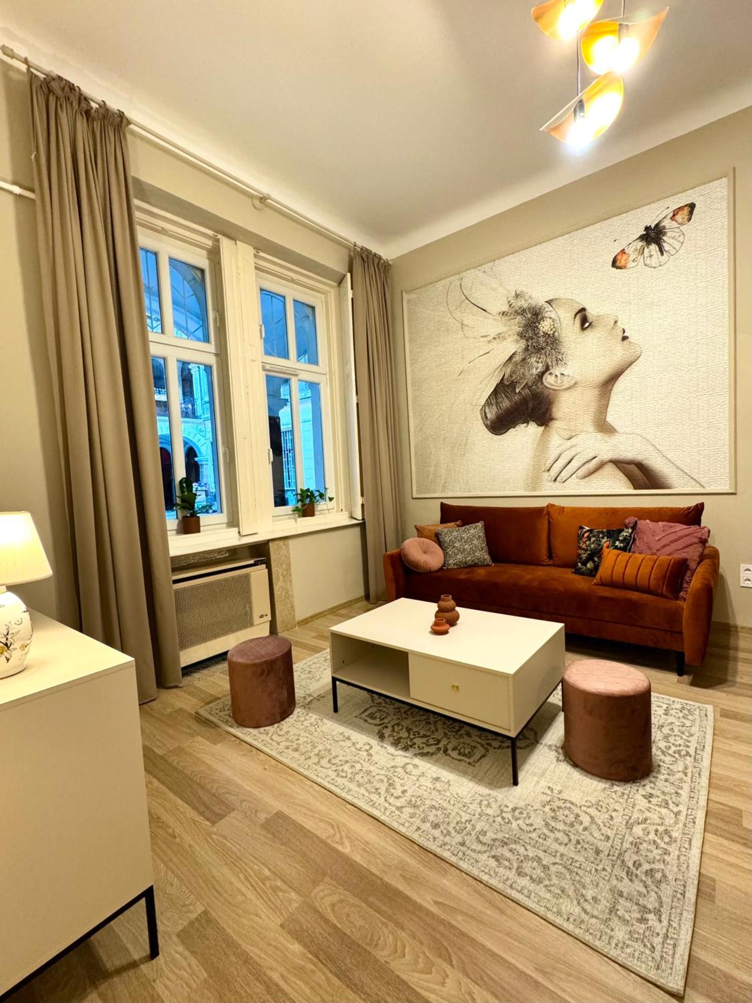 Stay At Liz Budapest Central Bagian luar foto
